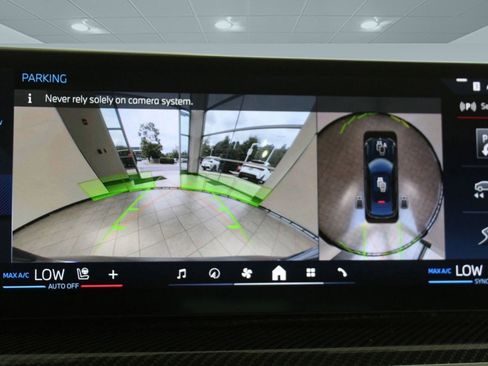 Certified 2024 BMW X6 M60i w/ Dynamic Handling Package image 36