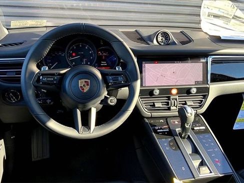 Certified 2026 Porsche Macan image 21