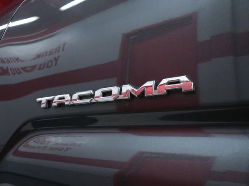 Used 2018 Toyota Tacoma SR5 image 35
