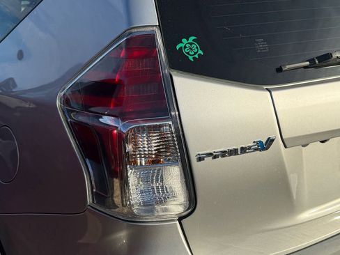 Used 2017 Toyota Prius V Three image 12