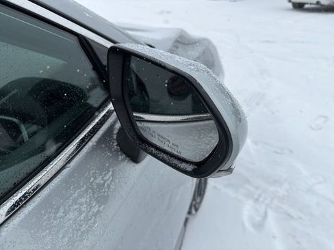 Used 2023 Toyota Camry SE image 7