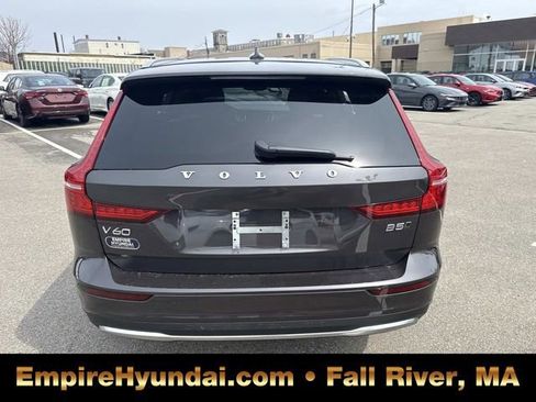 Used 2025 Volvo V60 B5 Cross Country Plus image 4