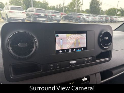 Used 2022 Mercedes-Benz Sprinter 2500 image 10