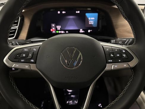 Used 2024 Volkswagen Atlas SE w/ Panoramic Sunroof Package image 17