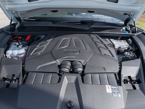 Certified 2025 Porsche Cayenne S w/ Premium Package Plus image 17