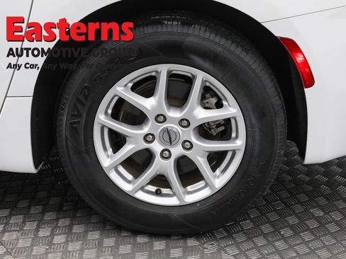 Used 2023 Chrysler Voyager LX image 33