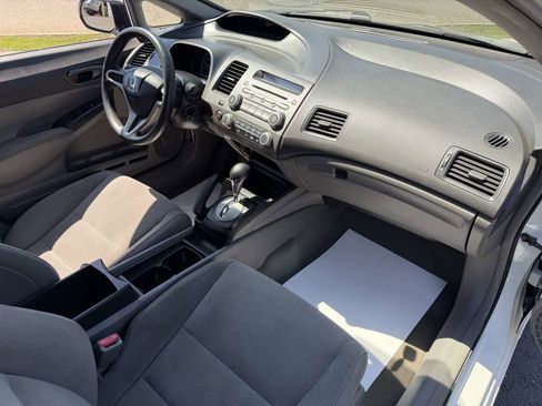 Used 2010 Honda Civic DX-VP image 19