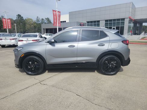 Used 2024 Buick Encore GX Sport Touring image 2