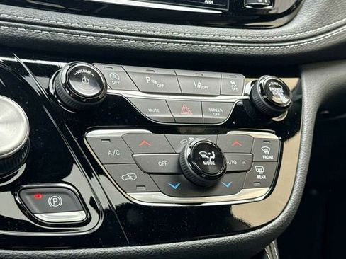 New 2026 Chrysler Pacifica Limited w/ S Appearance Package image 19