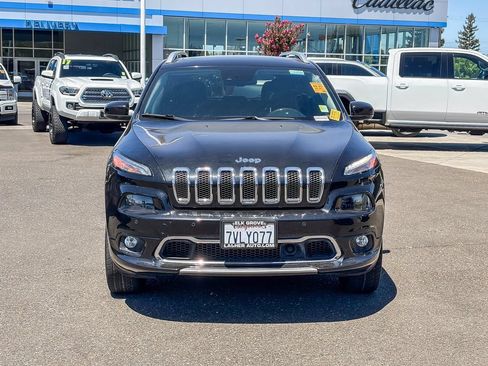 Used 2016 Jeep Cherokee Overland w/ Technology Group AWD/4WD image 6
