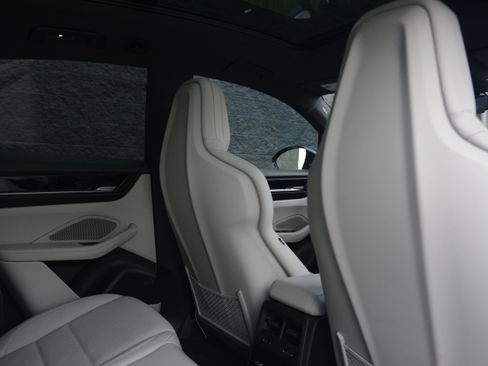 Certified 2025 Porsche Macan 4S Electric image 31