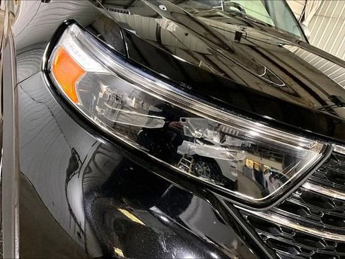 Used 2022 Ford Explorer XLT w/ Equipment Group 202A image 4