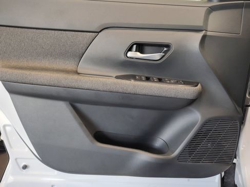 Used 2025 Nissan Kicks SV FWD image 25