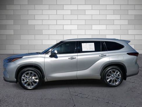 Used 2024 Toyota Highlander Limited image 2