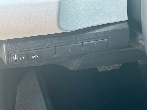 Used 2025 Toyota Corolla SE FWD image 10