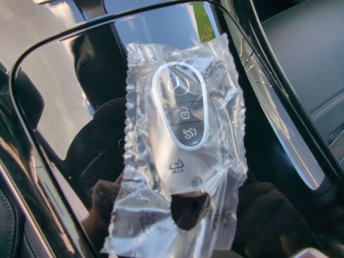 Used 2025 Mercedes-Benz GLC 350e 4MATIC image 26