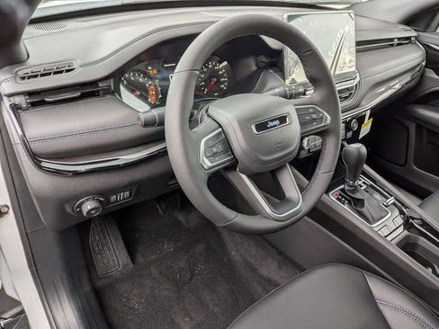 New 2026 Jeep Compass Latitude image 11
