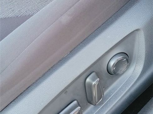 Used 2018 Toyota Camry LE image 7