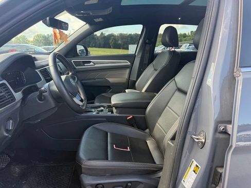 Used 2022 Volkswagen Atlas Cross Sport SE AWD/4WD image 3