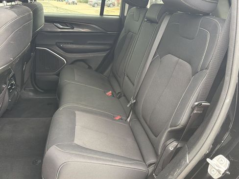 Used 2022 Jeep Grand Cherokee Laredo w/ Luxury Tech Group I AWD/4WD image 12