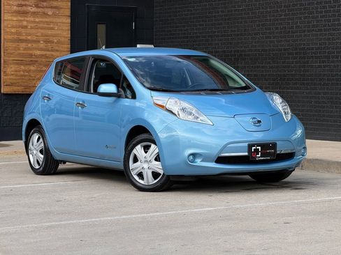 Used 2015 Nissan Leaf S w/ Charge Package FWD image 2