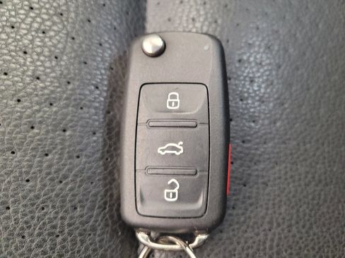 Used 2016 Volkswagen Tiguan S FWD image 32