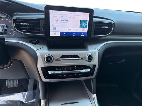 Used 2022 Ford Explorer XLT w/ Equipment Group 202A image 14