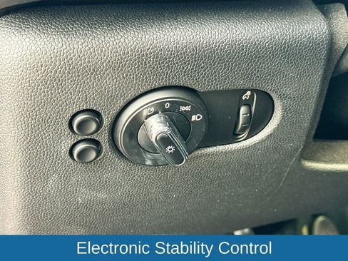 Used 2019 MINI Cooper 4-Door Hardtop w/ Signature Upholstery Package image 12