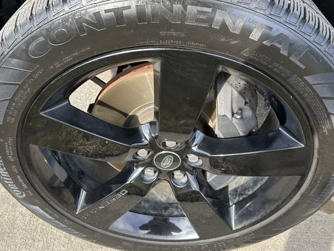 Used 2024 Land Rover Defender 110 X-Dynamic SE image 12