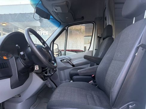 Used 2014 Mercedes-Benz Sprinter 2500 image 15