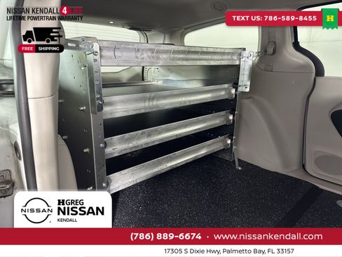 Used 2023 Chrysler Voyager LX image 27