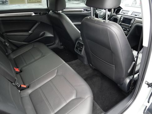 Used 2017 Volkswagen Passat 1.8T SE FWD image 29