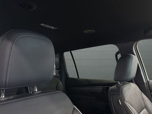 Used 2025 Buick Enclave Preferred image 37