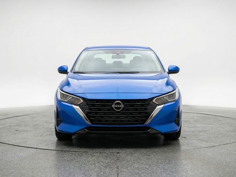 Used 2025 Nissan Sentra SV image 2