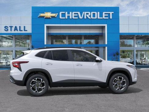 Used 2026 Chevrolet Trax LT w/ Driver Confidence Package FWD image 5