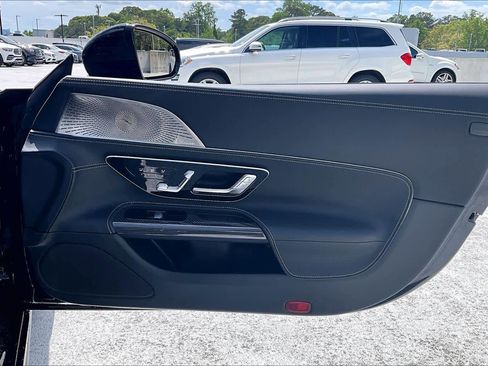 Used 2023 Mercedes-Benz SL 63 AMG 4MATIC w/ Driver Assistance Package image 20