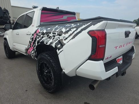 Used 2025 Toyota Tacoma SR5 AWD/4WD image 7