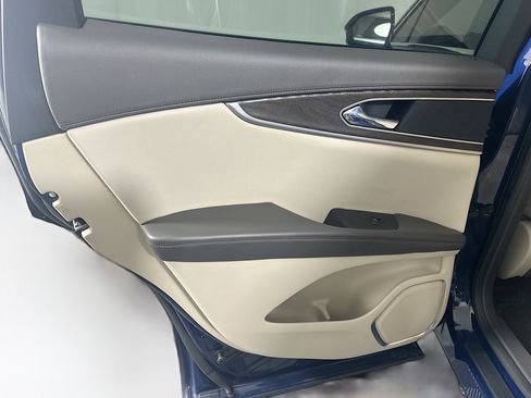 Used 2018 Lincoln MKX Reserve FWD image 28