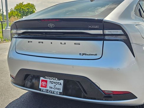 Used 2023 Toyota Prius Prime Premium FWD image 13
