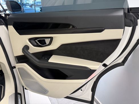 Used 2022 Lamborghini Urus image 31