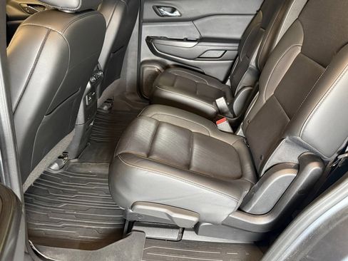 Used 2020 GMC Acadia SLT w/ Premium Package image 22