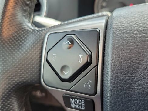 Used 2018 Toyota Tacoma SR5 RWD image 19