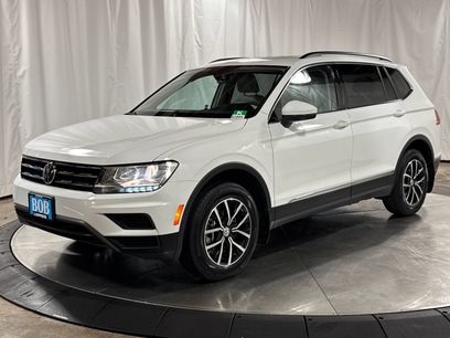 Used 2021 Volkswagen Tiguan SE w/ Panoramic Sunroof Package