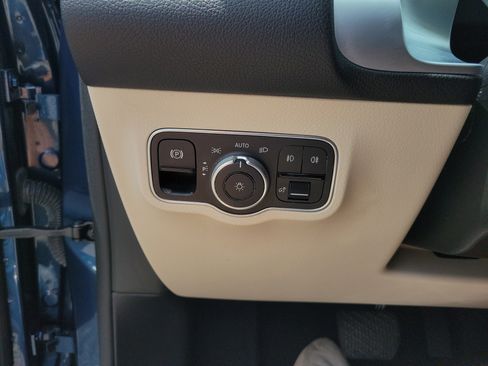 Used 2021 Mercedes-Benz GLB 250 image 23