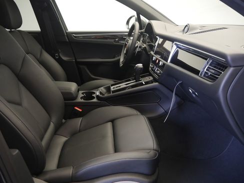New 2026 Porsche Macan AWD/4WD image 22