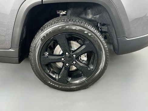 New 2025 Jeep Grand Cherokee Altitude image 17