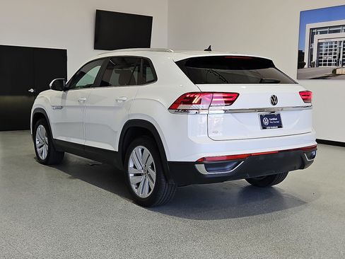 Certified 2023 Volkswagen Atlas Cross Sport SE w/ Panoramic Sunroof Package FWD image 6