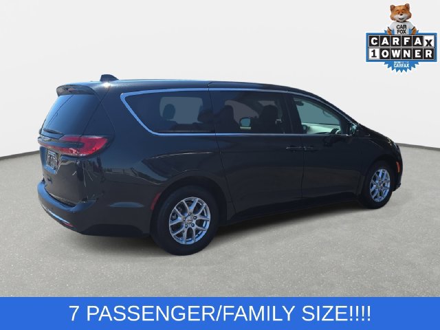 Used 2023 Chrysler Pacifica Touring-L FWD image 5