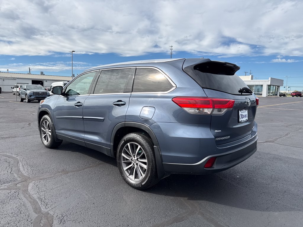 Used 2019 Toyota Highlander XLE AWD/4WD image 2