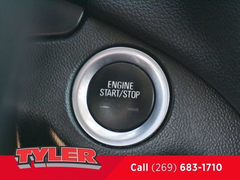 Used 2020 Chevrolet Equinox LT w/ Driver Convenience Package FWD image 30